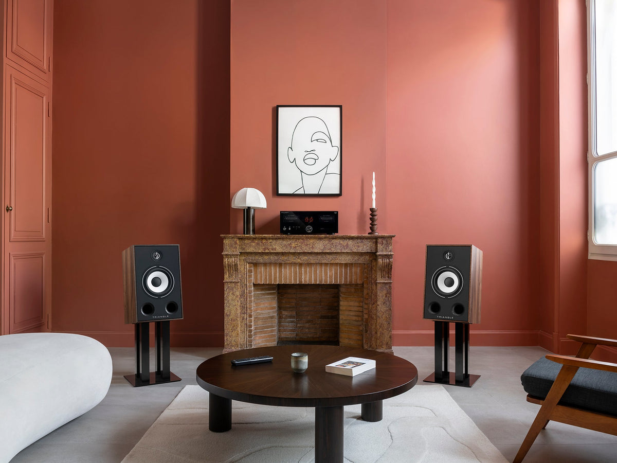 TRIANGLE BOREA BR05 finition Châtaignier